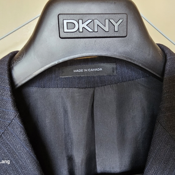 Suits - Picture 4 of 8